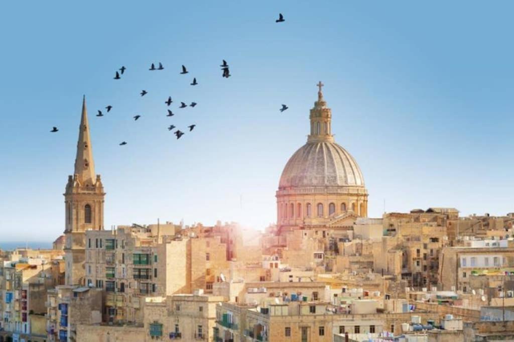 Centre Point, Malta'S Most Central Pietà Esterno foto
