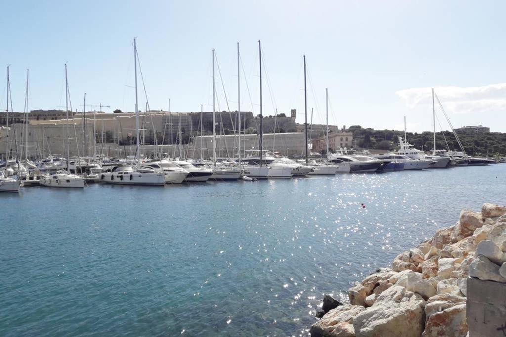 Centre Point, Malta'S Most Central Pietà Esterno foto
