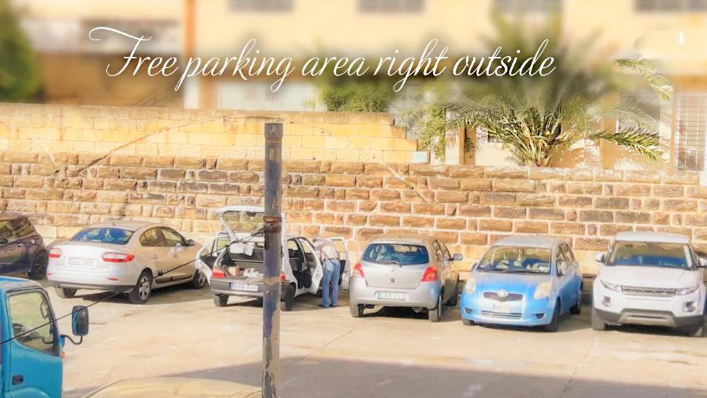 Centre Point, Malta'S Most Central Pietà Esterno foto